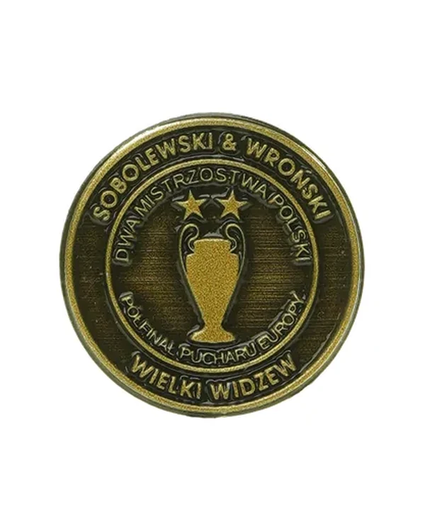 Fanouškovský odznak „Wielki Widzew“ na zakázku — odlitek ve staromosazi se zlatým pohárem, výrobce Spinfactory